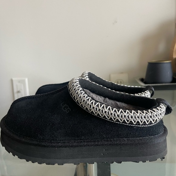 Kids Ugg Slippers - Picture 2 of 6